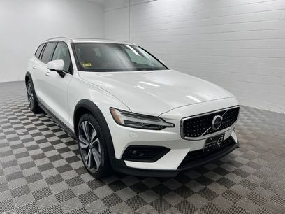 Used 2025 Volvo V60 B5 Cross Country Plus w/ Protection Package Premier