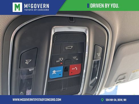 Used 2023 Jeep Grand Cherokee Limited w/ Black Appearance Package AWD/4WD image 28