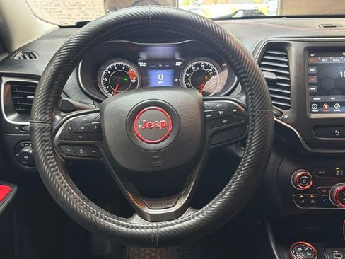 Used 2020 Jeep Cherokee Trailhawk AWD/4WD image 18