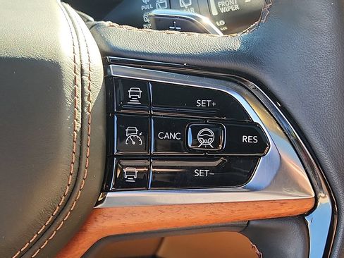 Used 2022 Jeep Grand Cherokee Summit AWD/4WD image 23