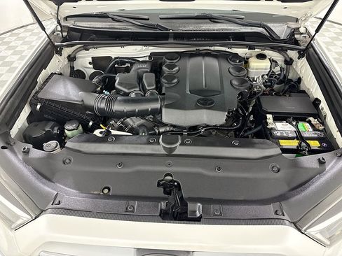 Used 2015 Toyota 4Runner SR5 image 29