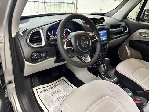 Used 2018 Jeep Renegade Latitude AWD/4WD image 17