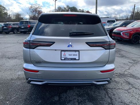 New 2025 Mitsubishi Outlander SE image 3