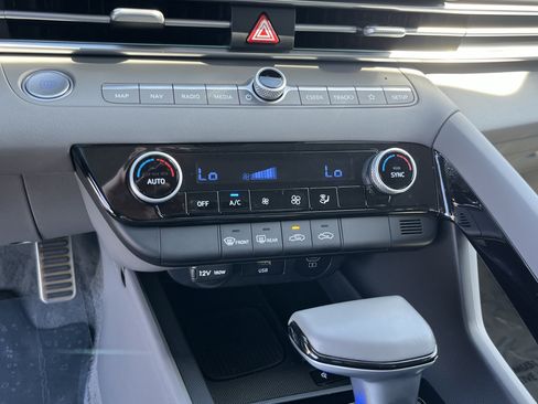 Certified 2025 Hyundai Elantra Hybrid FWD image 22
