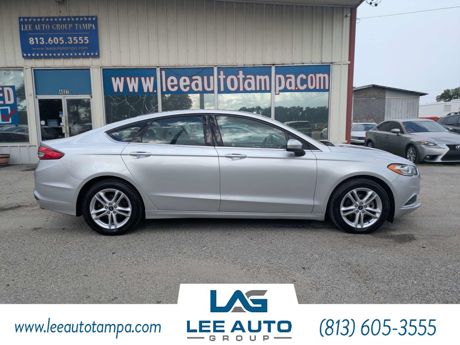 Used 2018 Ford Fusion SE w/ Fusion SE Technology Package FWD image 2