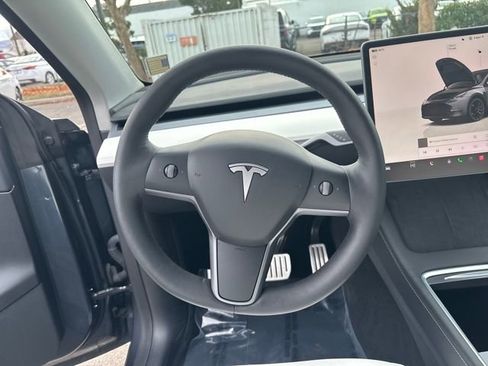 Used 2022 Tesla Model Y Performance image 15