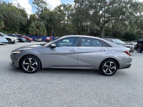 Used 2023 Hyundai Elantra Limited image 6
