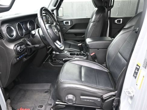 Used 2022 Jeep Wrangler Unlimited Sahara AWD/4WD image 17
