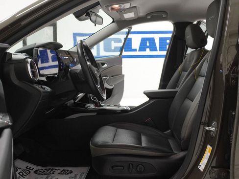 Used 2024 Chevrolet Trax ACTIV w/ Driver Confidence Package FWD image 5