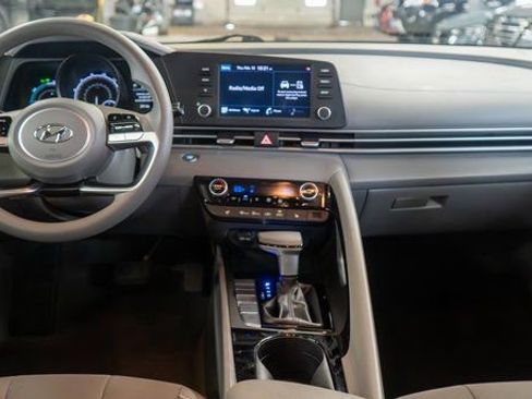 Used 2021 Hyundai Elantra Blue image 16