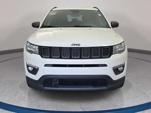 Used 2021 Jeep Compass Latitude w/ Sun and Sound Group AWD/4WD image 2
