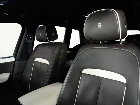 Used 2023 Rolls-Royce Cullinan w/ Cullinan Package image 3