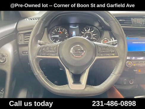 Used 2017 Nissan Rogue SL AWD/4WD image 19