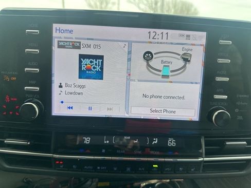 Used 2023 Toyota Sienna Limited image 10