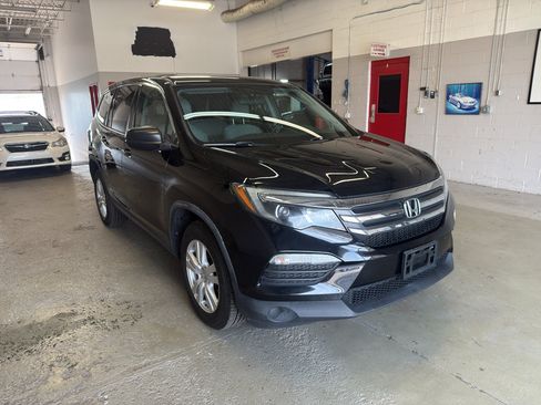 Used 2018 Honda Pilot LX image 1