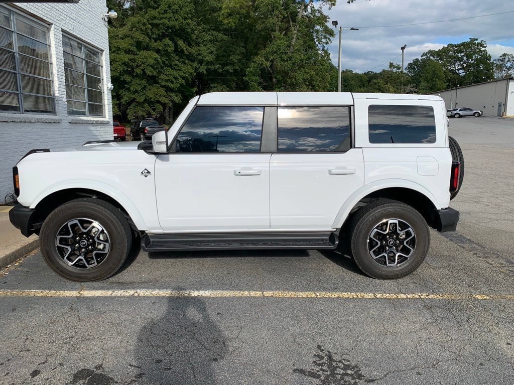 Used 2025 Ford Bronco Outer Banks AWD/4WD image 2