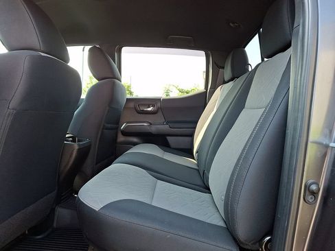 Used 2022 Toyota Tacoma TRD Sport AWD/4WD image 10