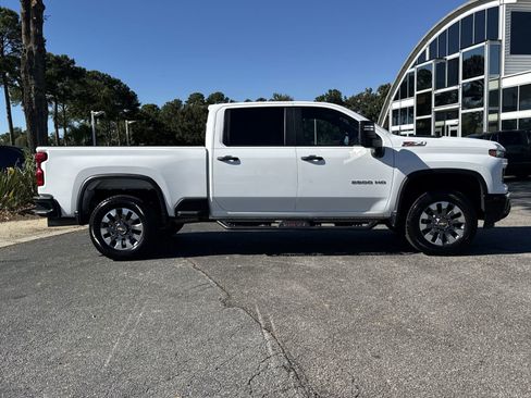 Used 2024 Chevrolet Silverado 2500 Custom w/ Custom Value Package image 11