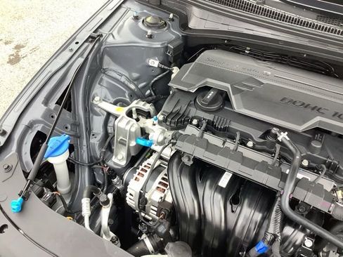 Used 2025 Hyundai Elantra SE image 14