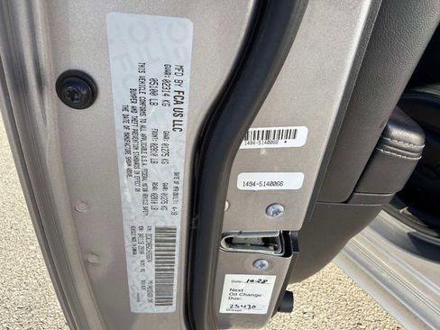 Used 2018 Chrysler 300 S w/ 300S Premium Group image 8