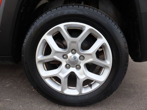 Used 2016 Jeep Renegade Latitude w/ Cold Weather Group image 42