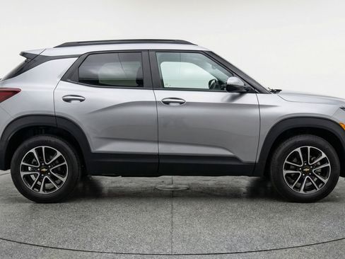 Used 2025 Chevrolet TrailBlazer LT FWD image 11