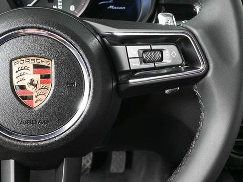 Certified 2025 Porsche Macan image 10