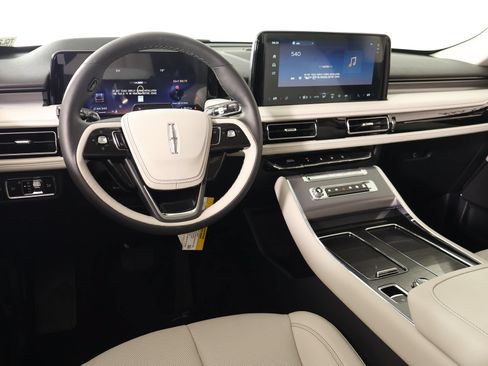 New 2026 Lincoln Aviator 2WD image 2
