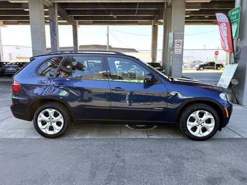 Used 2011 BMW X5 xDrive35i image 4
