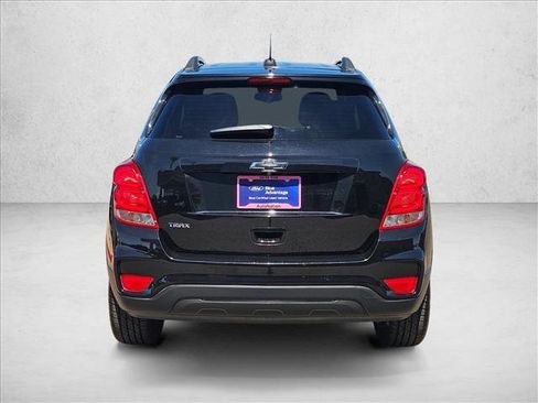 Used 2021 Chevrolet Trax LT w/ Midnight Edition FWD image 7