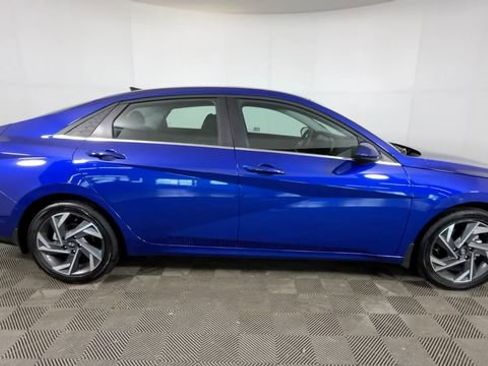 Used 2025 Hyundai Elantra SEL FWD image 3