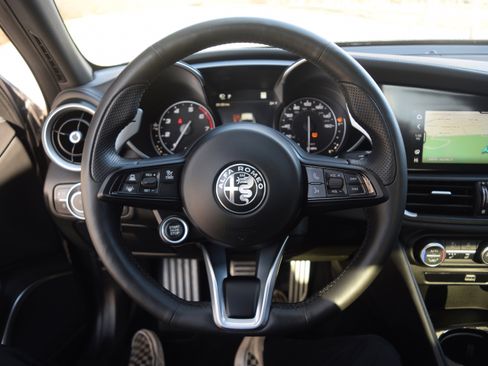 Used 2022 Alfa Romeo Giulia Veloce image 4