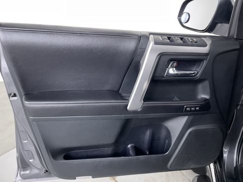Used 2016 Toyota 4Runner Limited image 10