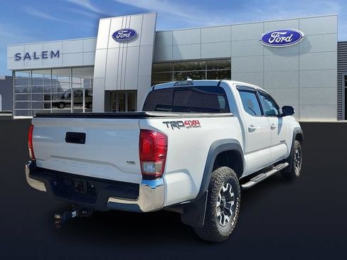 Used 2017 Toyota Tacoma TRD Off-Road w/ Tow Package (A/T) AWD/4WD image 3