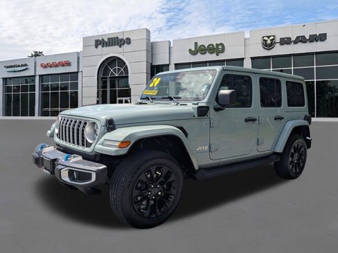 Used 2024 Jeep Wrangler Unlimited Sahara w/ Safety Group image 7