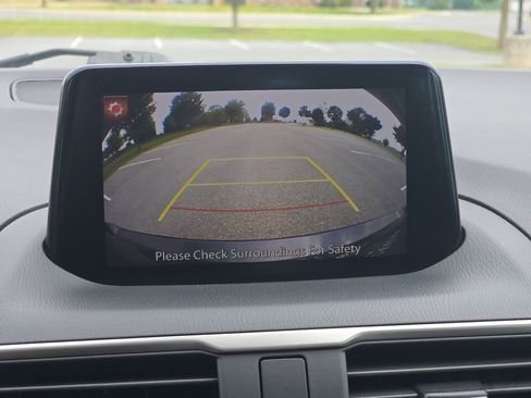 Used 2018 MAZDA MAZDA3 Touring FWD image 22