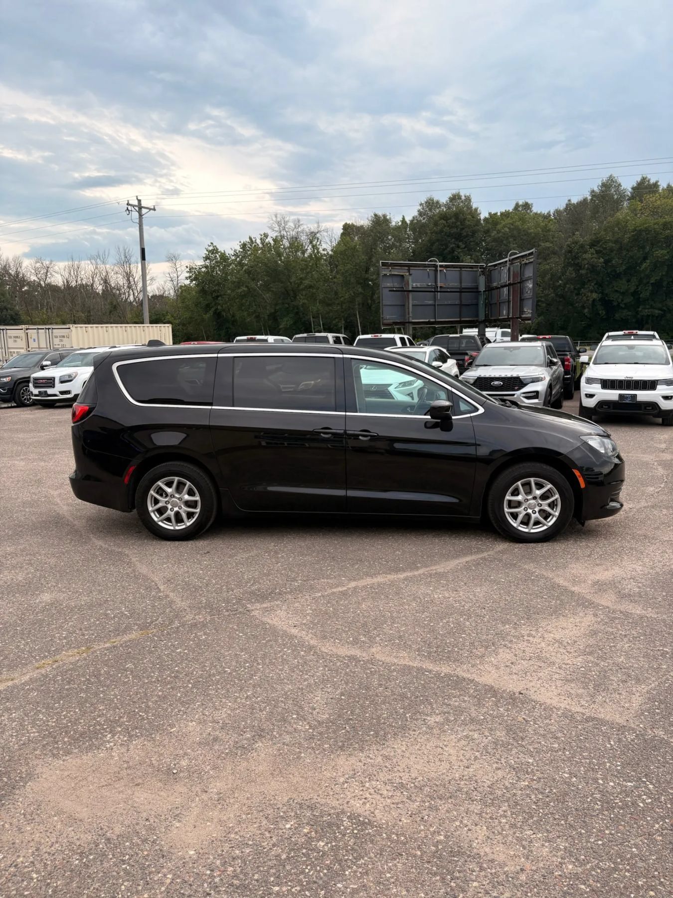 Used 2020 Chrysler Voyager LX w/ Cold Weather Group FWD image 4