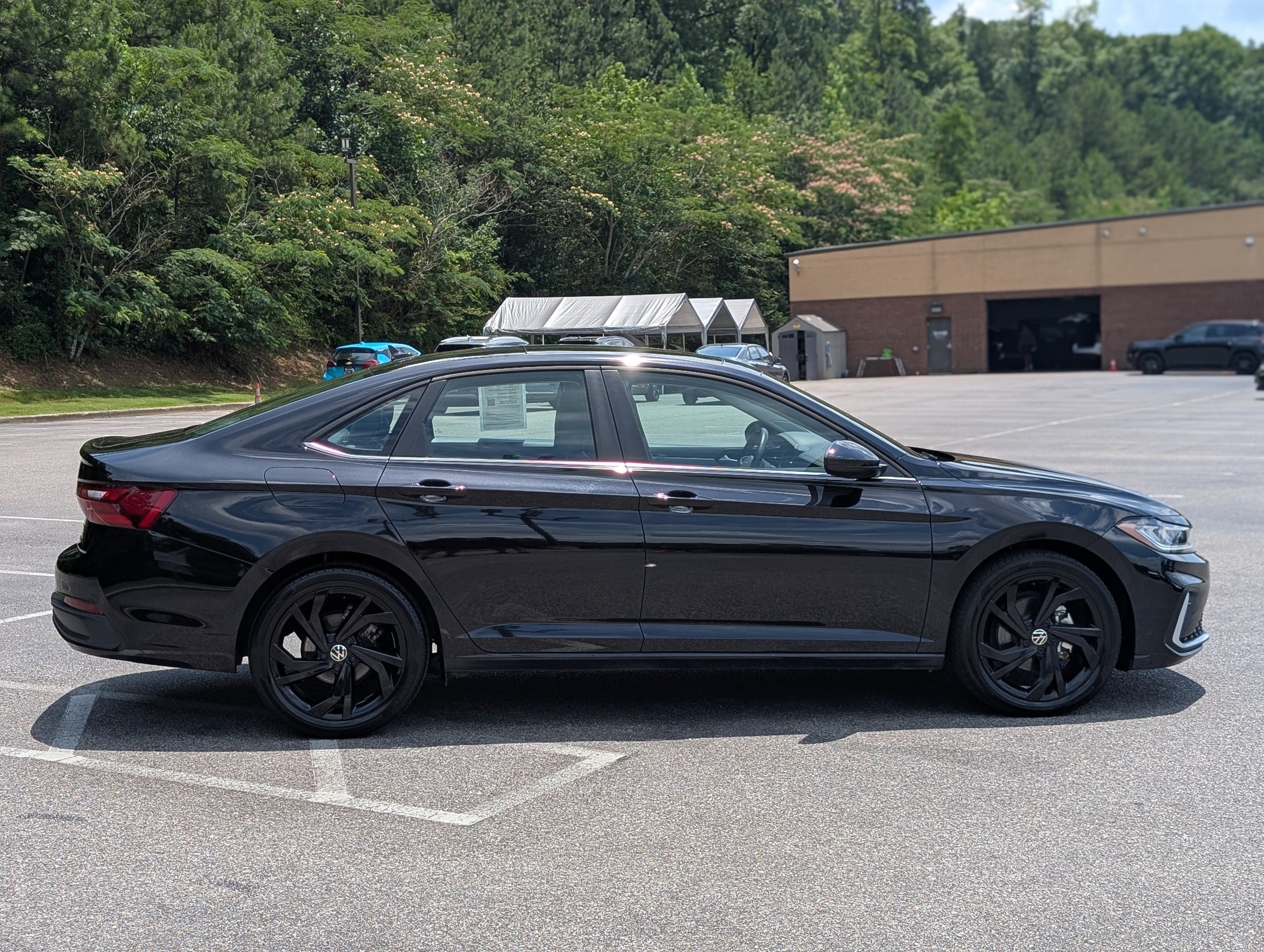 Used 2025 Volkswagen Jetta SE w/ Sunroof Package FWD image 10