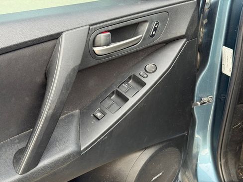 Used 2010 MAZDA MAZDA3 i Touring image 12