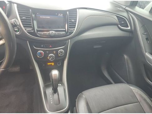 Used 2020 Chevrolet Trax LT w/ LT Convenience Package image 15