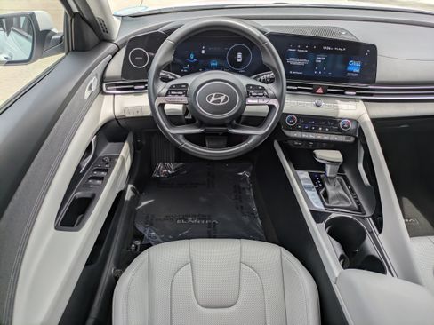 Certified 2024 Hyundai Elantra Limited FWD image 14