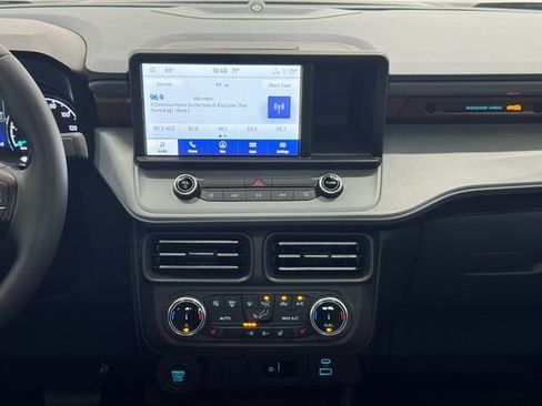 Used 2023 Ford Maverick Lariat w/ Lariat Luxury Package image 4