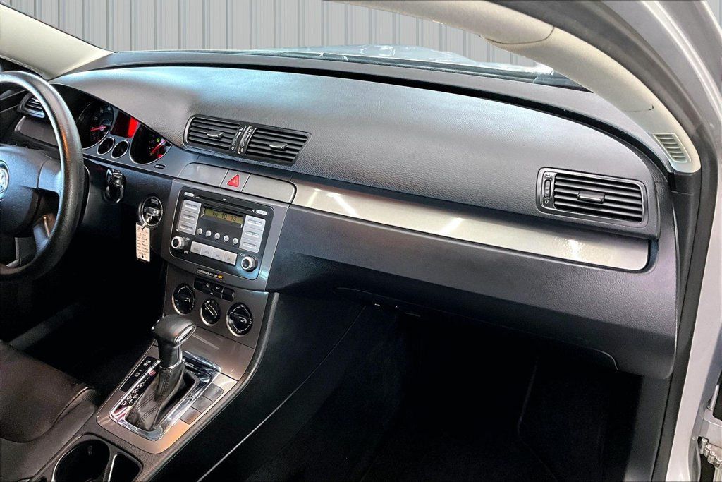 Used 2008 Volkswagen Passat 2.0T FWD image 23