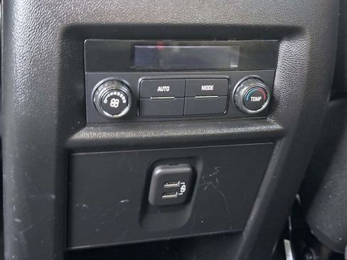 Certified 2023 Chevrolet Traverse LT w/ Rear Camera Mirror Package image 17