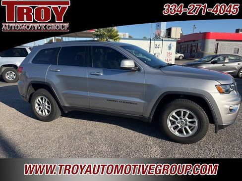 Used 2018 Jeep Grand Cherokee Laredo image 2