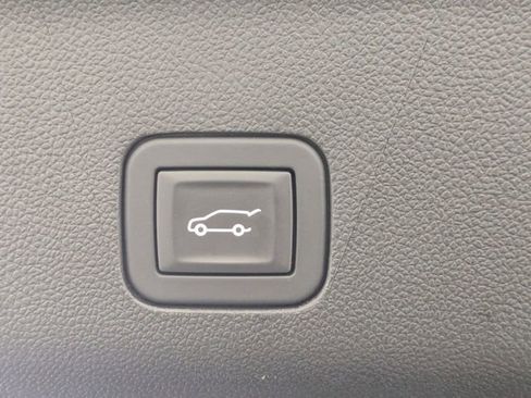 Certified 2025 GMC Yukon Denali image 31