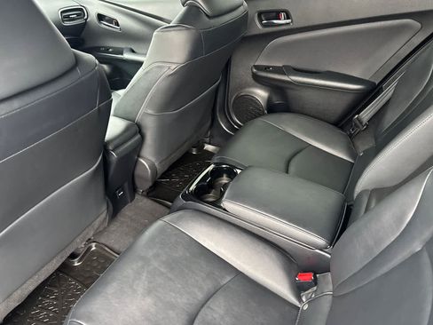 Used 2017 Toyota Prius Prime Advanced image 4