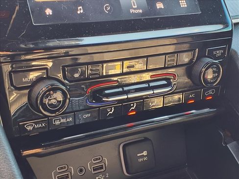 Used 2024 Jeep Grand Cherokee L Laredo w/ Luxury Tech Group I image 13