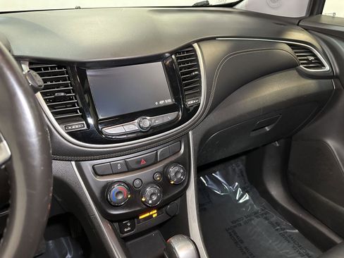 Used 2019 Chevrolet Trax LT w/ LT Convenience Package image 28