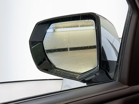 Used 2023 Chevrolet Suburban Premier image 16